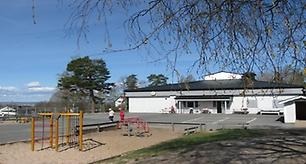 Nordskogens skola sedd utifrån.