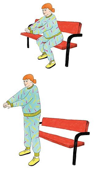 Kvinna gör knäböj på en parkbänk.