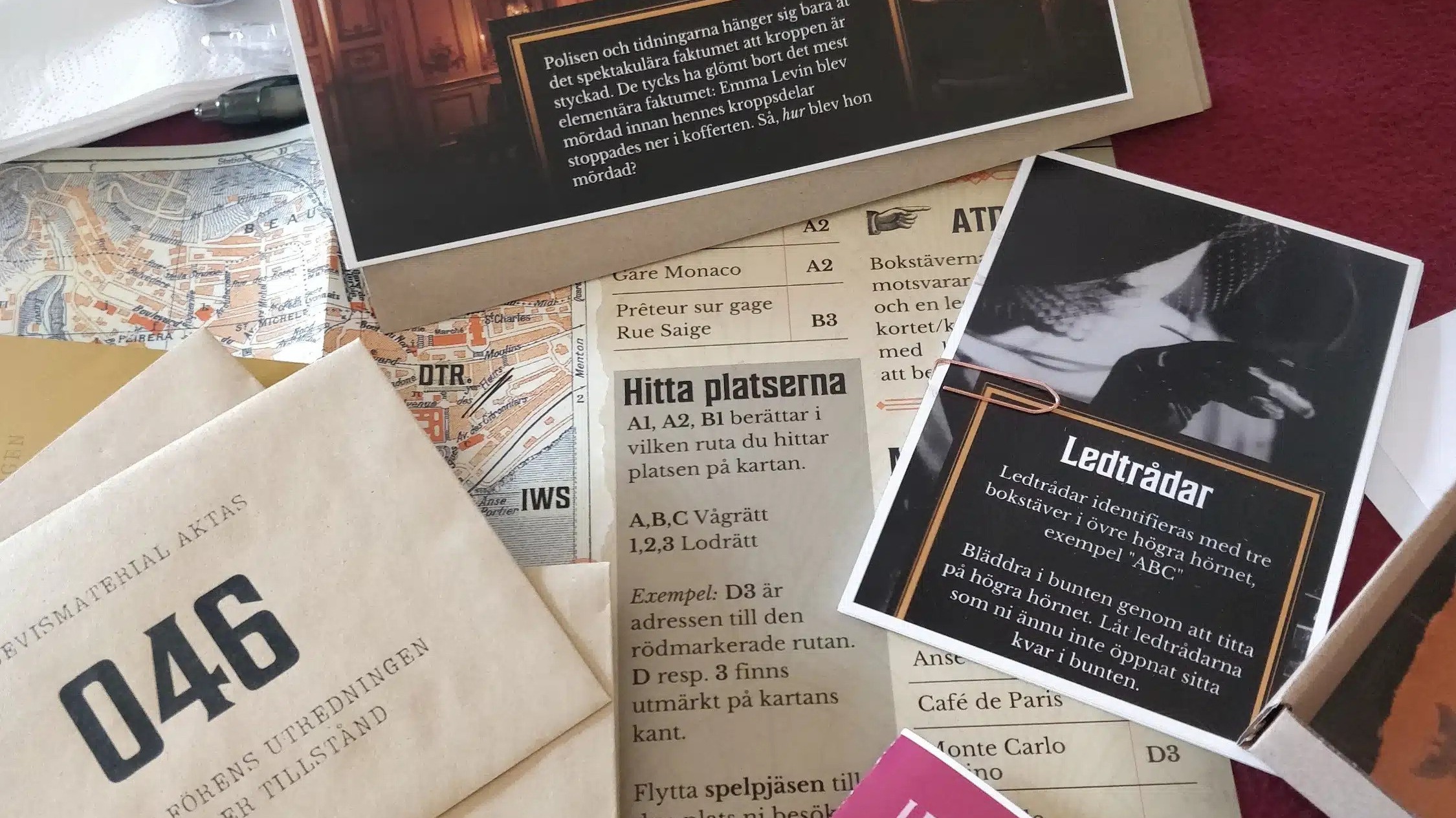 Bild på material för att lösa ett mordmysterium.