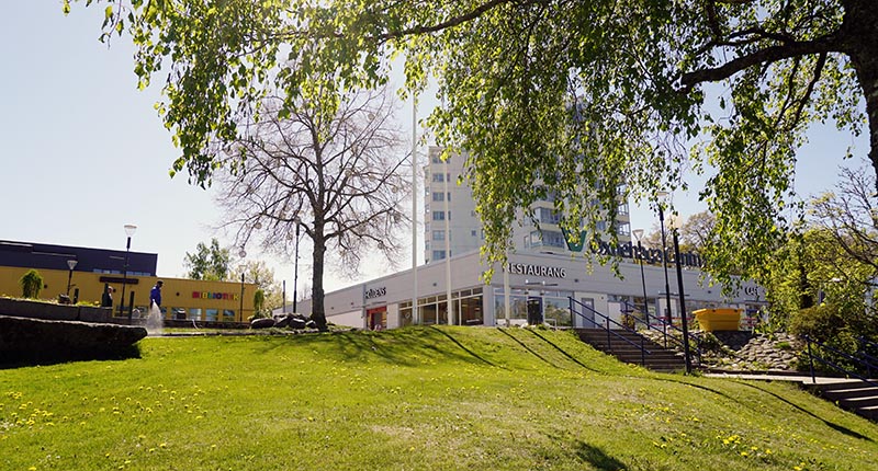 Öxnehaga centrum med grön omgivning.