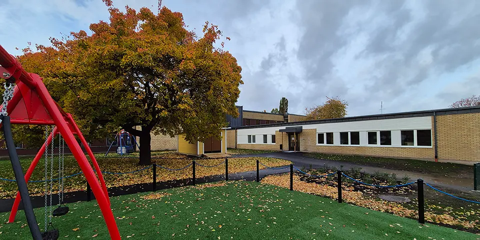 Utemiljön på Attarp anpassad grundskola.