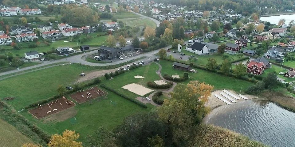 Vy över Hunnerydsbadet med lekplats