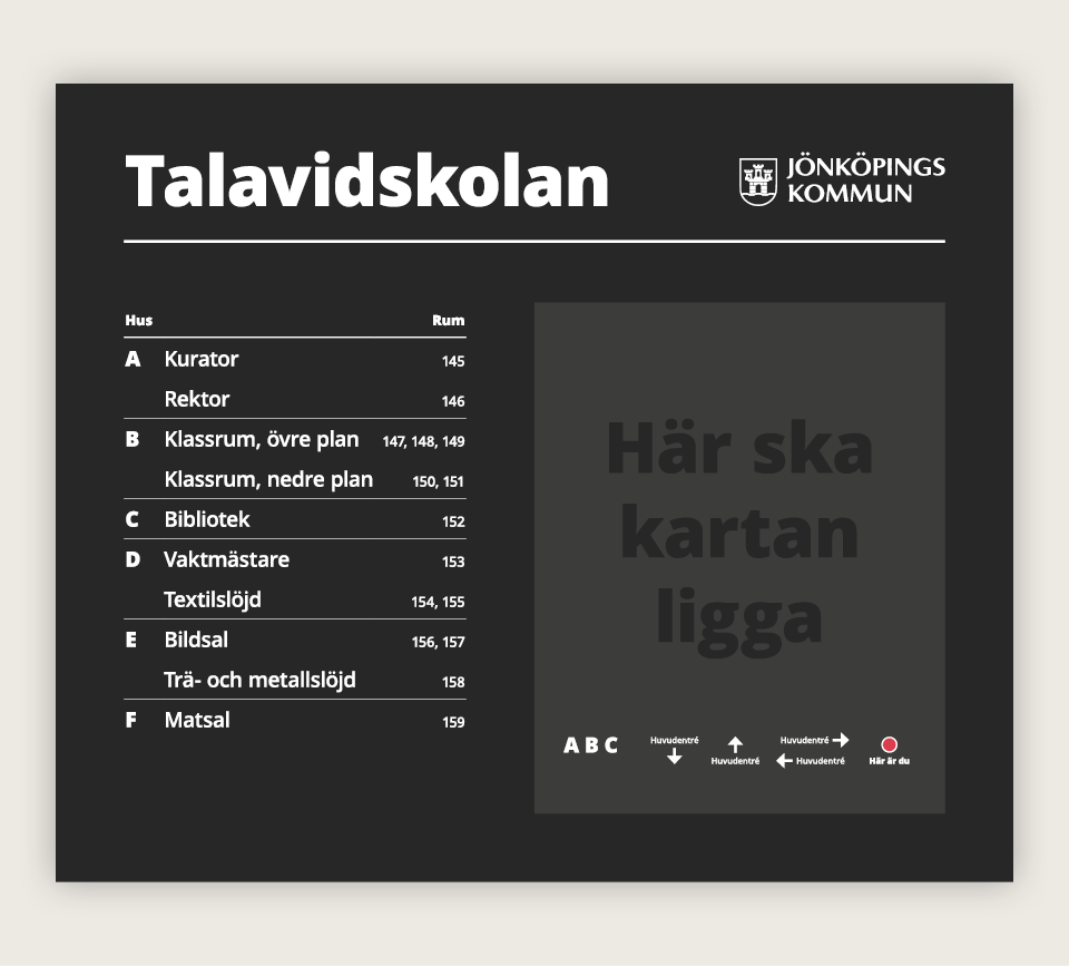 Exempel på en orienteringstavla för Talavidskolan. Svart platta med vit text och logotypen placerad i övre högra hörnet. Utsnitt som visar var kartan ska placeras.