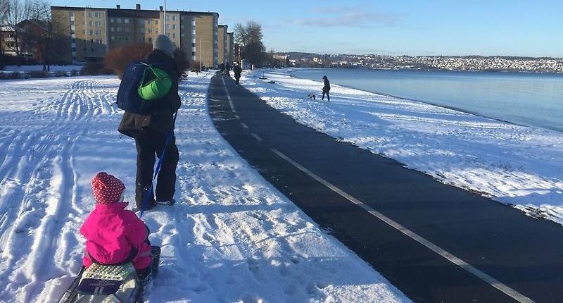 Vätterstrandspromenaden i vinterskrud.
