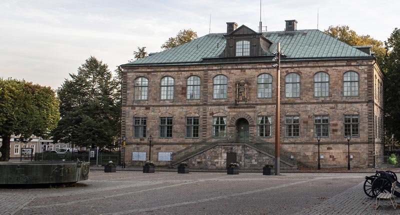 Göts Hovrätt. Med stenfasad och stor trappa.