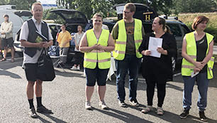 Jurymedlemmen Erik Lindfelt tillsammans med pristagarna från REKO-ringen