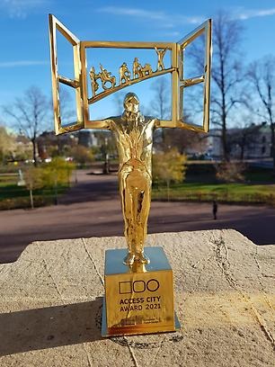 Pokal i guldfärg för vinsten av EU-priset Access City Award