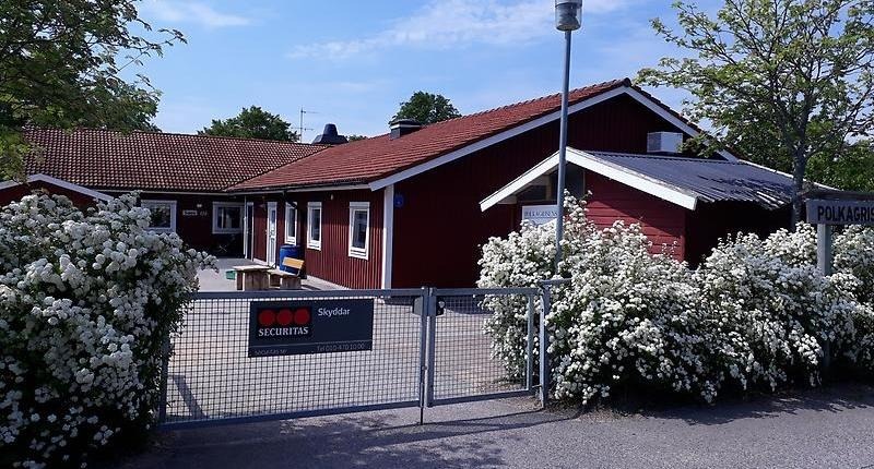 Polkagrisens förskola sedd utifrån.