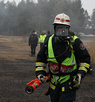 Brandman i utrustning.